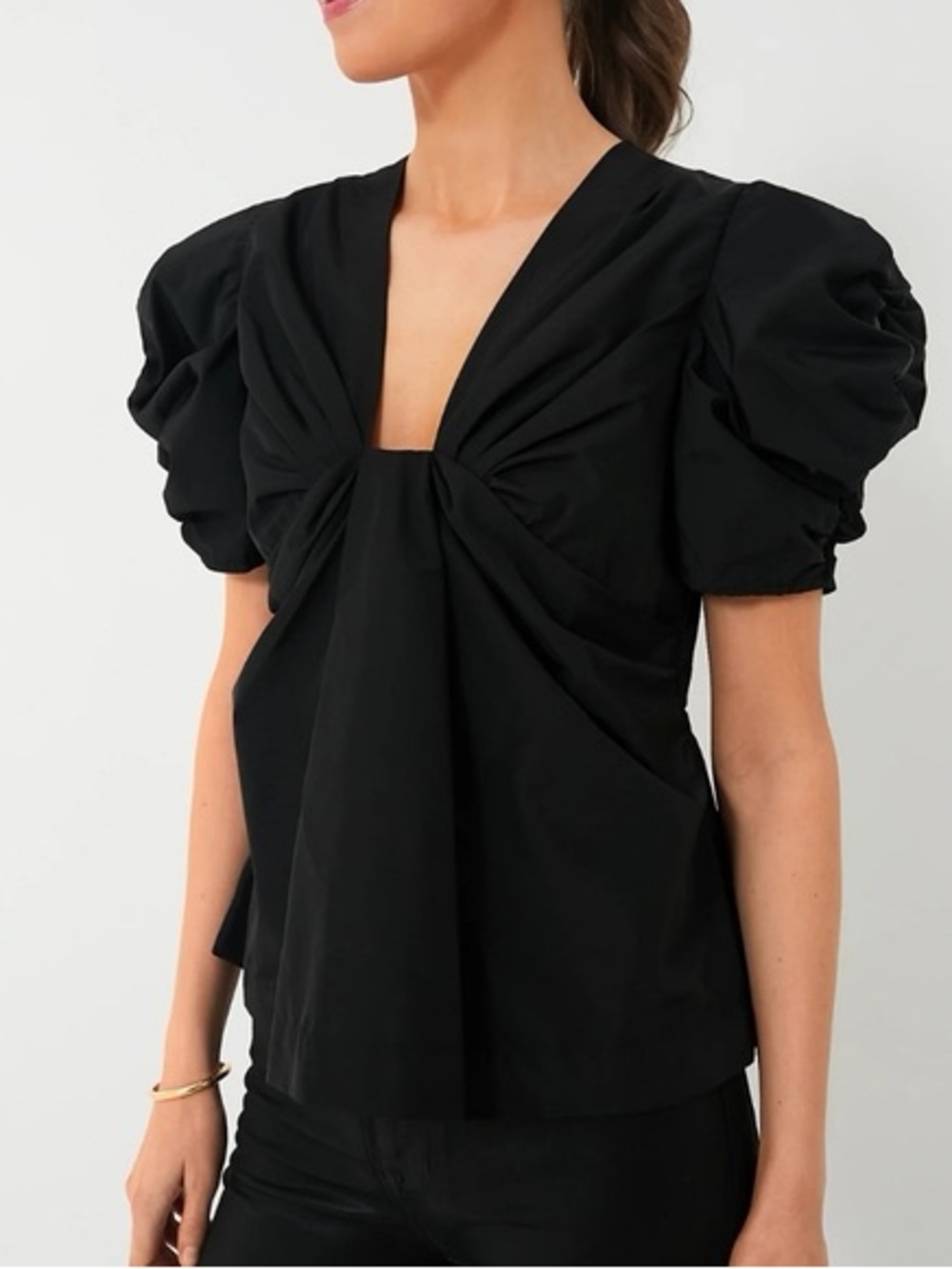 Hyacinth House Aubrey Puff Sleeve V Neck Top in Black Size XS